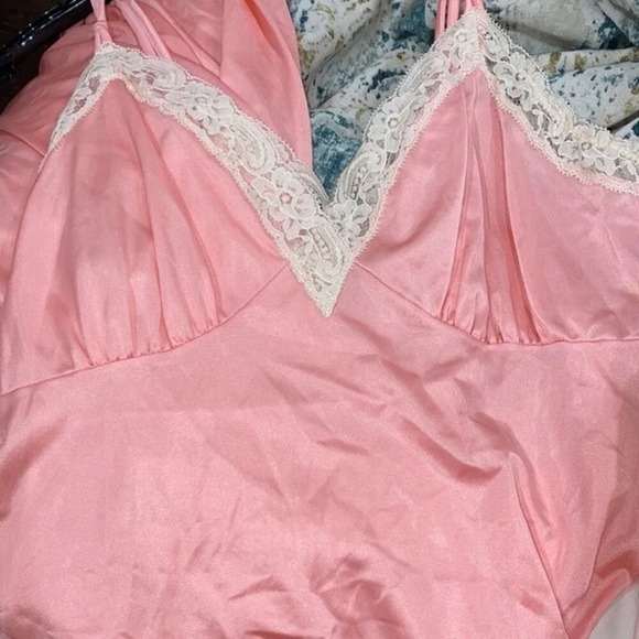 Vintage peach silky maxi nightgown slip size small - Picture 6 of 6